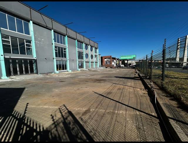 1,900M² WAREHOUSE TO LET IN WYNBERG